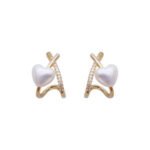 Stylish Minimalist Pearl Heart Earrings - Image 3